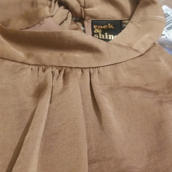 SOLD - XL SLEEVELESS TOP - Picture 8 of 8